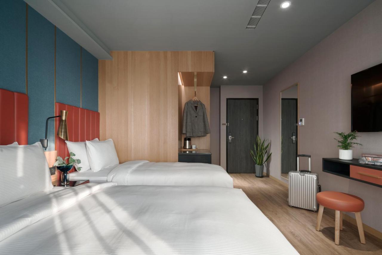 คายด์เนส เดย์ โฮเต็ล Hotel ไถหนาน ภายนอก รูปภาพ