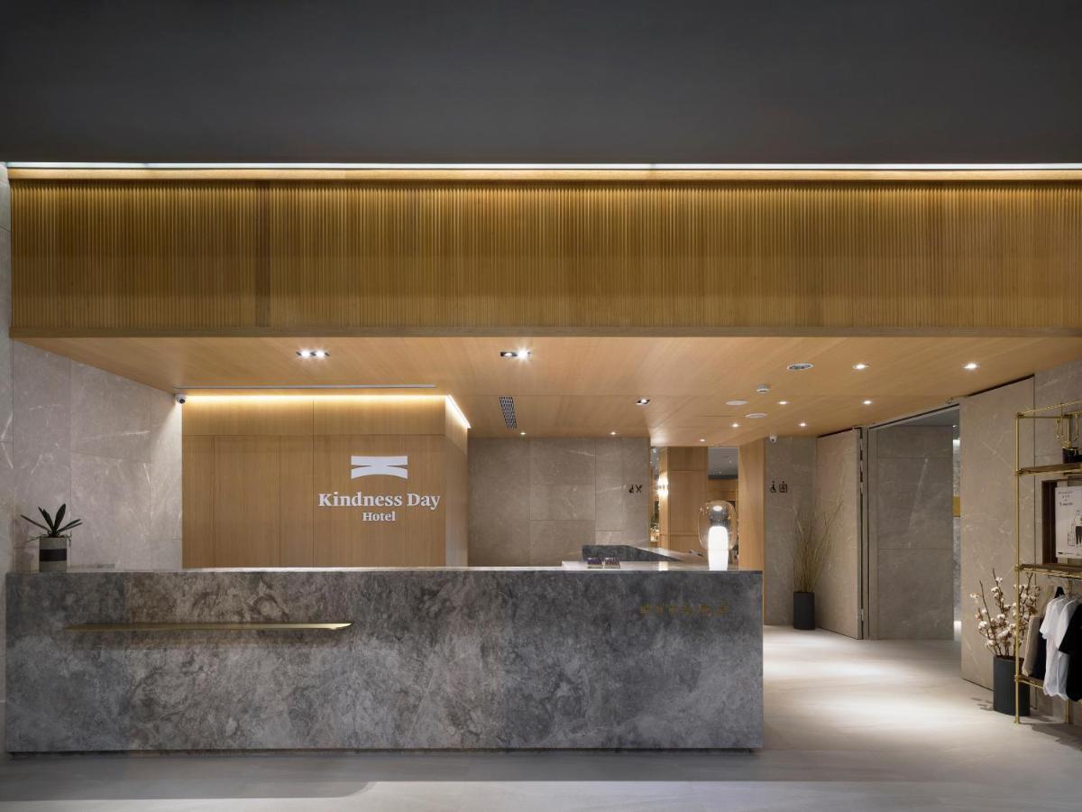 คายด์เนส เดย์ โฮเต็ล Hotel ไถหนาน ภายนอก รูปภาพ